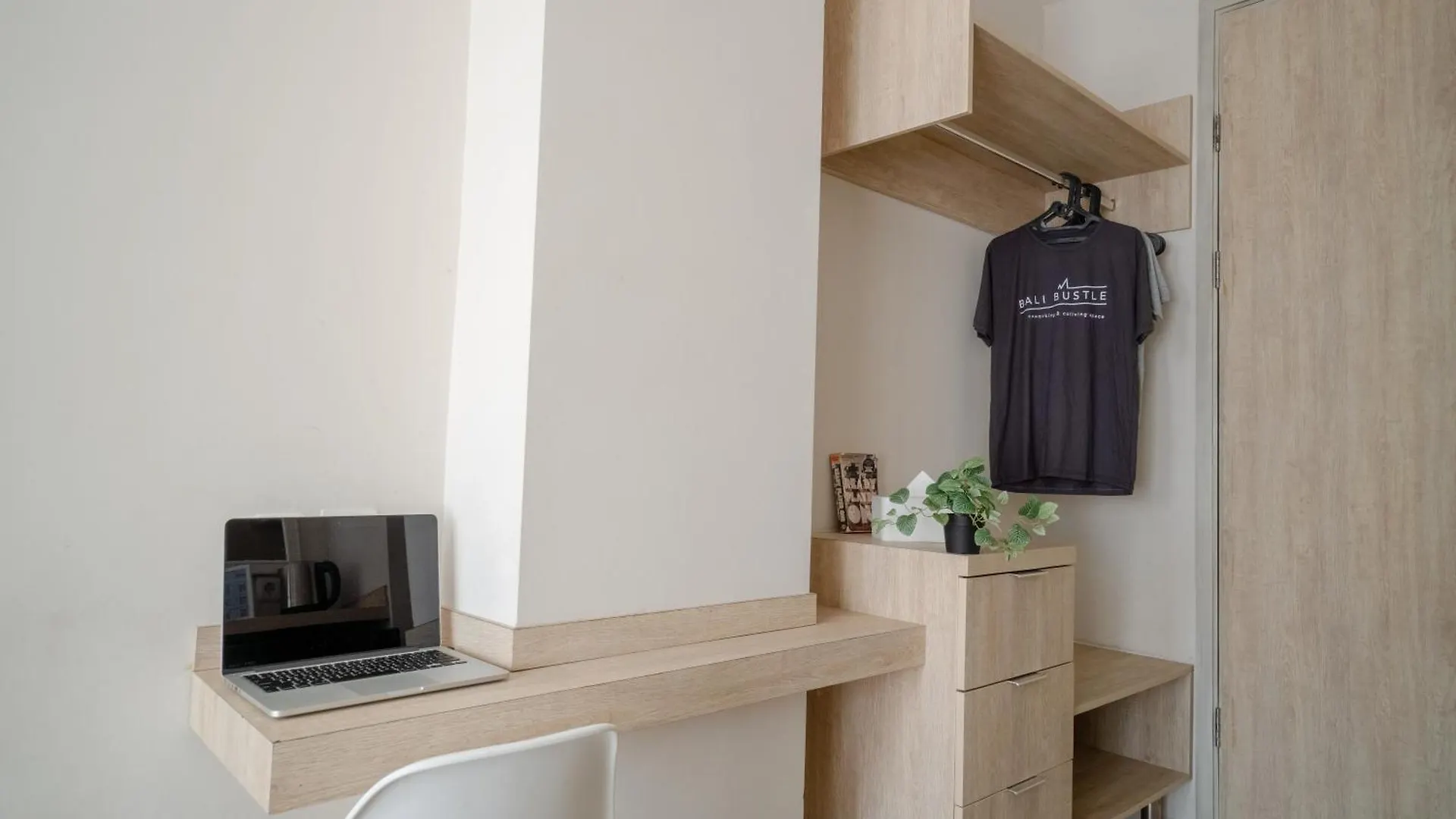 Bali Bustle Pararaton Coliving And Coworking Space Legian 0*,  Ινδονησία