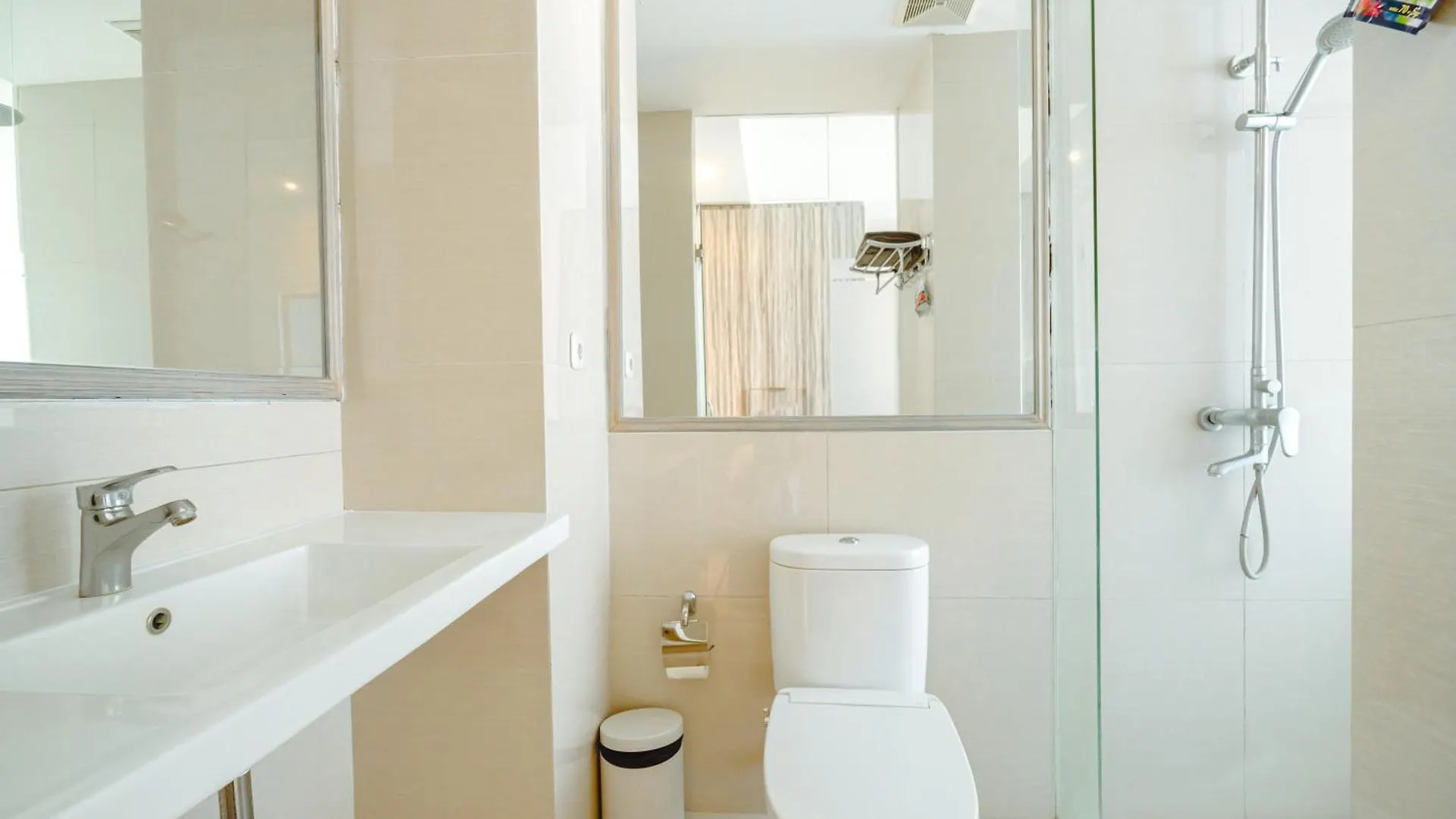 Bali Bustle Pararaton Coliving And Coworking Space Legian 0*,